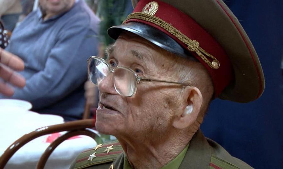 100-летний ветеран ОВД Анатолий Алексеевич Валов удостоен звания «Почетный гражданин города Няндома»