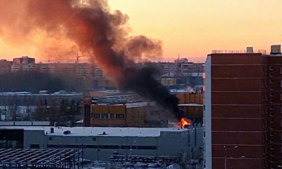 Сегодня в Архангельске горел автосалон