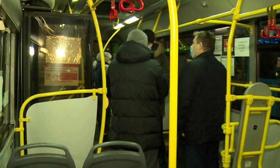 Заболевших коронавирусом все больше — в Архангельске усилена дезинфекция автобусов