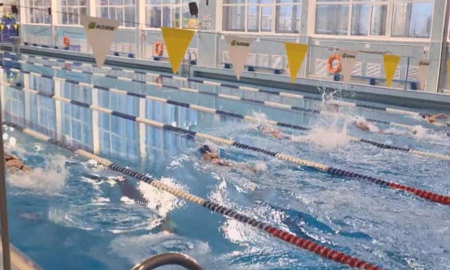 В Коряжме проходит региональное первенство по плаванию среди девушек до 12 лет и юношей до 14