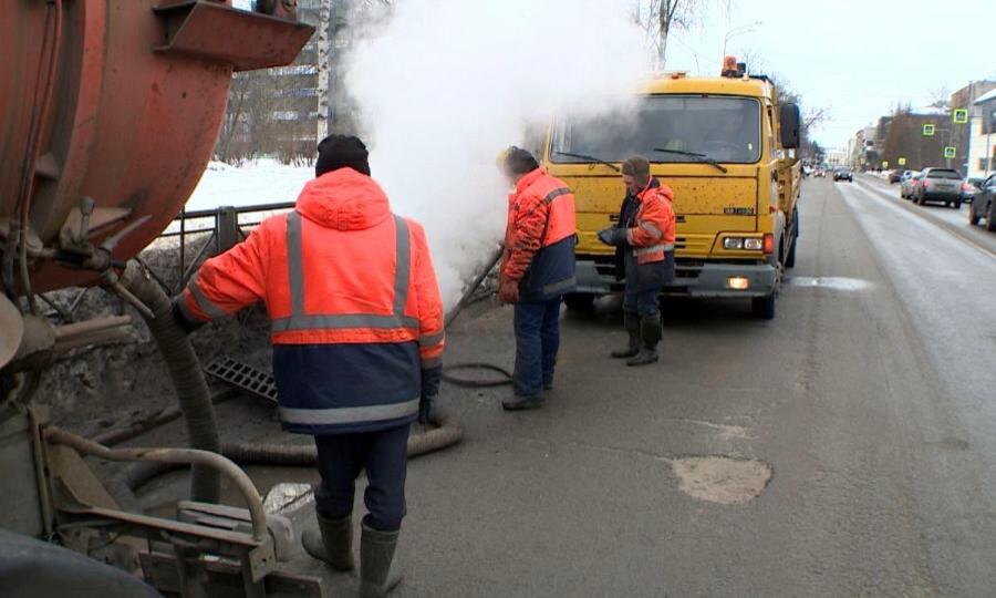 В Архангельске начинают размораживать ливневую канализацию