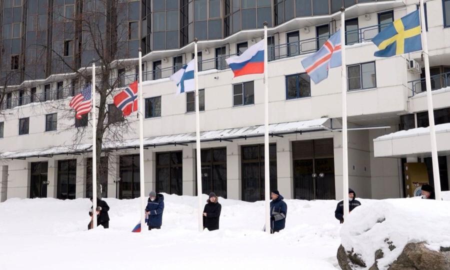 В Архангельске у здания отеля «Пур-Наволок» прошла патриотическая акция