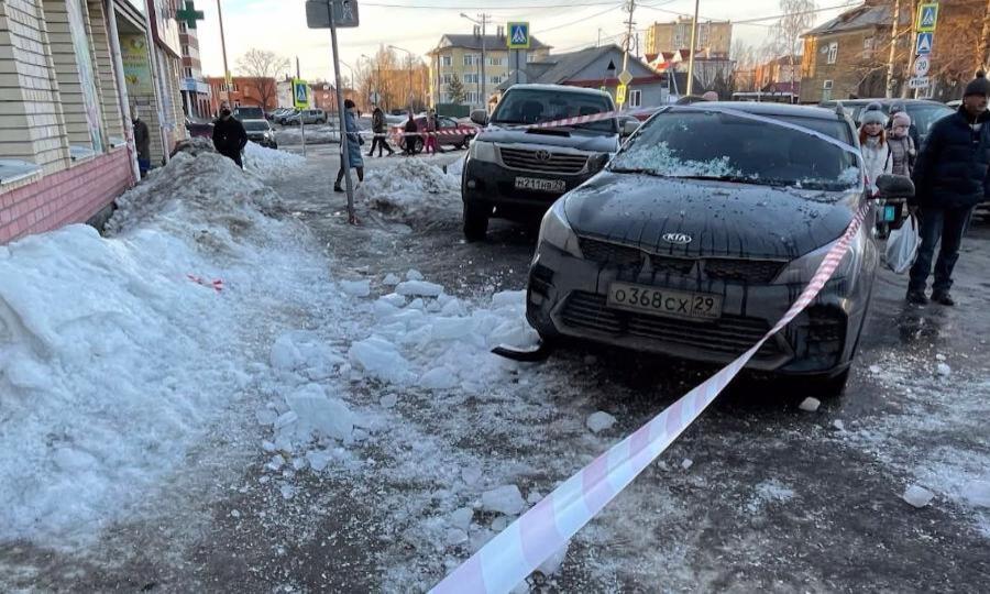 В Архангельске по факту падения глыбы льда на пенсионерку возбуждено уголовное дело