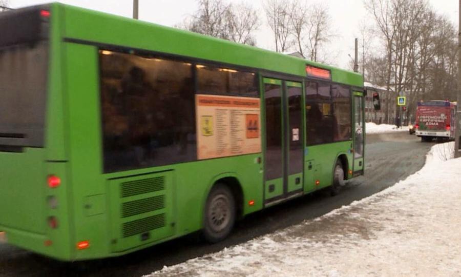 10 автобус архангельск. Архангельский автобус. Автобус на дороге. Красивые автобусы в Архангельске. Говорящий автобус.