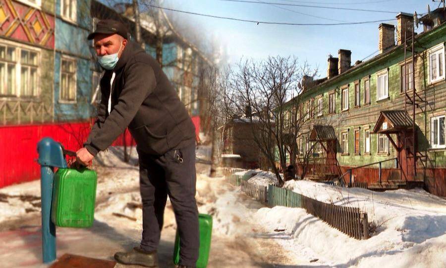 Жители трёх домов на улице Ленина в Архангельске уже две недели сидят без воды
