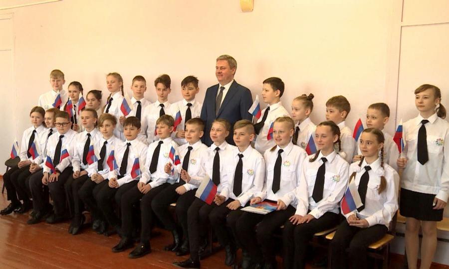 Глава города Дмитрий Морев побывал в 55-й школе Архангельска и познакомился с кадетами