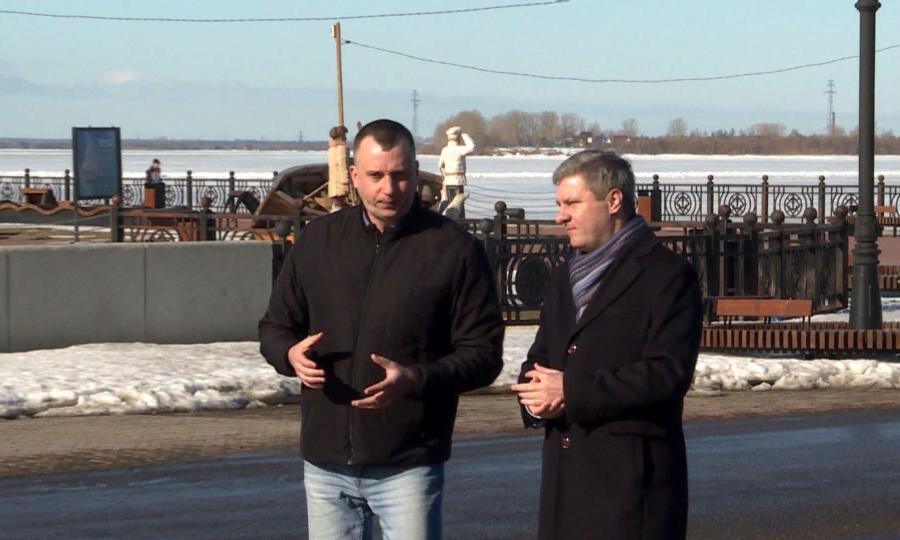 Сегодня глава Архангельска провёл утреннюю планёрку на набережной Северной Двины