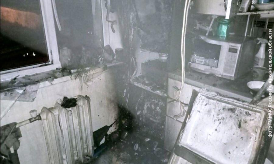 Неосторожное обращение с огнем стало причиной пожара в четырехэтажке в Новодвинске