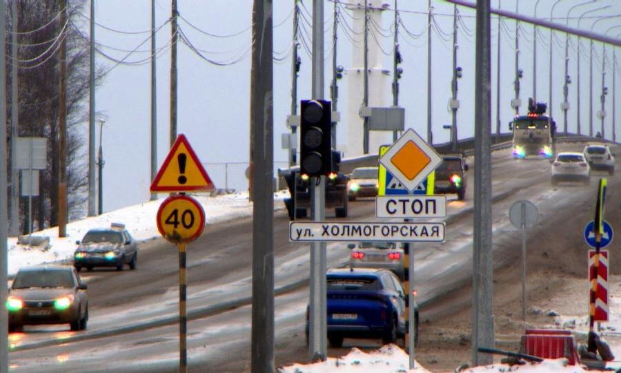 Жители нескольких улиц Архангельска — Дачной, Холмогорской и Папанина жалуются на отсутствие светофоров