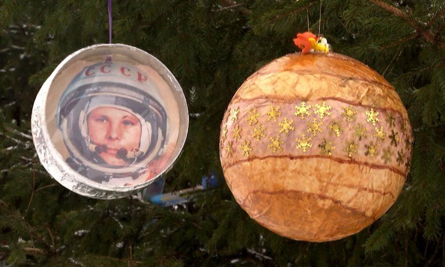 Сегодня в Архангельске возле центральной городской ёлки подвели итоги конкурса новогодних игрушек