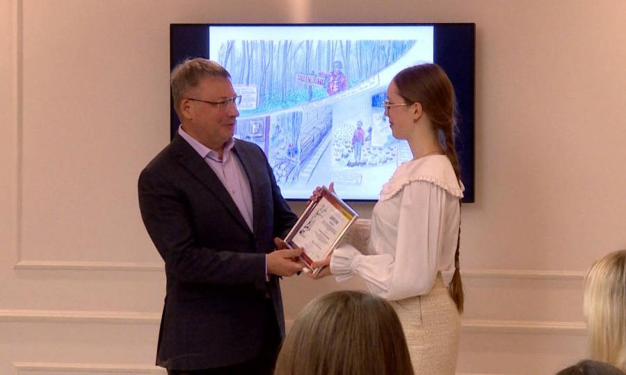 В Архангельске наградили победителей областного конкурса, посвящённого борьбе с коррупцией