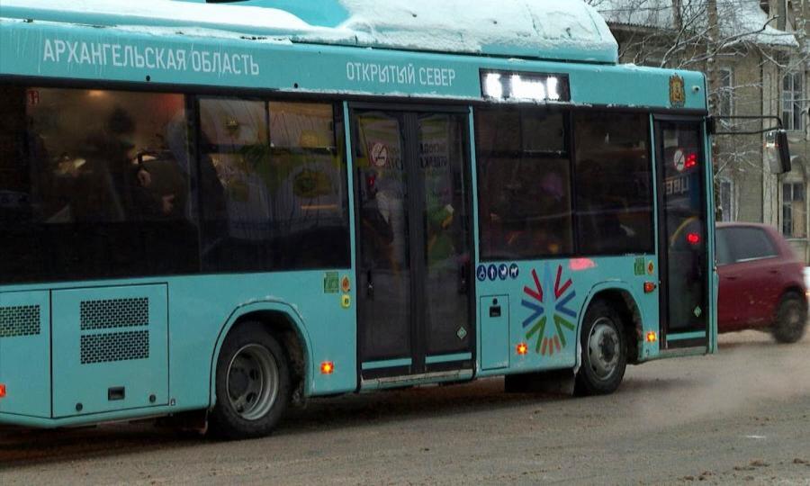 Сегодня на дорогах Архангельска закурсировали брендированные автобусы